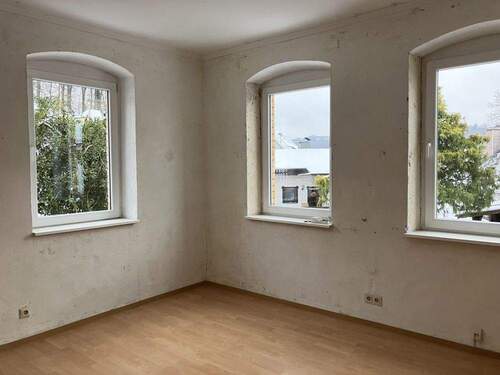 EG: lichtdurchflutetes Wohnzimmer - 