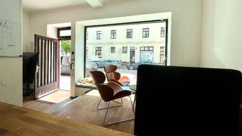 Front-Office - Co-Working im Lehel: Offene Arbeitsplätze im Altbau - Hund erlaubt!