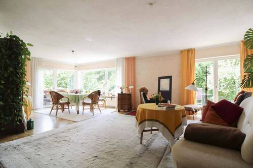 Wohnzimmer - Etagenwohnung mit 100,10 m&sup2; in Bad Boll zum Kaufen