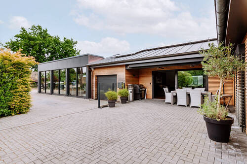 Terrasse - Design trifft Business - Exklusiver Bungalow mit Glasanbau