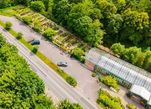 Herzlich Willkommen! - Beheizbare Halle mit Freifläche, Parkplatz und sehr guter Verkehrsanbindung!