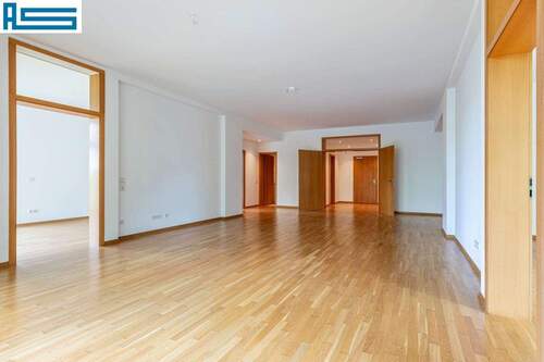 Wohnzimmer Blick zum Eingang - 