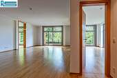 Blick zur den Terrassenfenstern - 