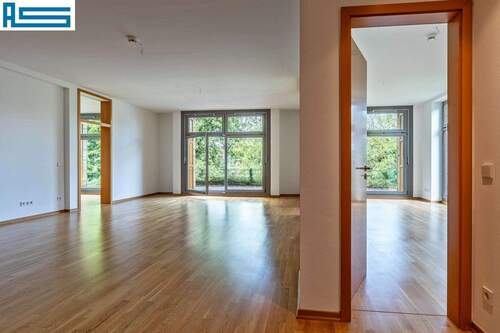 Blick zur den Terrassenfenstern - 