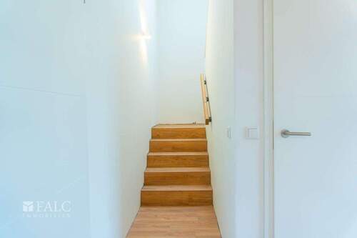 Treppenaufgang - 4 Zimmer Einfamilienhaus in Erkelenz