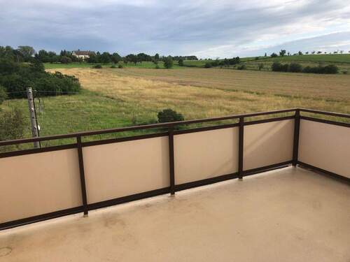 Balkon Richtung Süden - Sonnige 4-Zimmer-DG-Wohnung mit großem Südbalkon, Keller und Garage