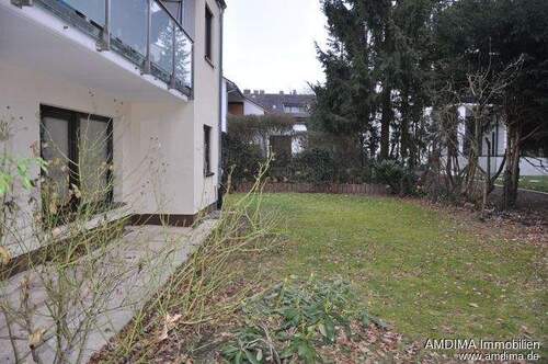 Terrasse und Garten - Wohnung im Erdgeschoss, direkter Zugang zur Garage