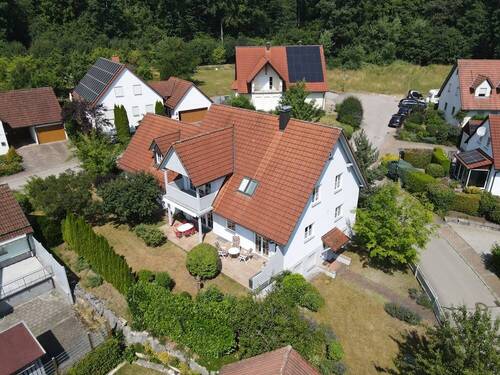 Bild 1 - REPRÄSENTATIVES Einfamilienhaus mit Einliegerwohnung, Doppelgarage und Südblick