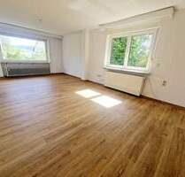Wohnen im Grünen -- Geräumige 3 Zimmer Wohnung mit Terrasse Garten in LeinburgGersdorf
