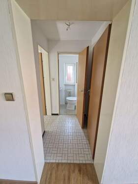 Flur / Bad u. WC - Etagenwohnung mit 90,00 m² in Leinburg zur Miete