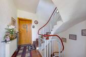 Treppenhaus - 9 Zimmer Mehrfamilienhaus, Wohnhaus zum Kaufen in Nordkirchen