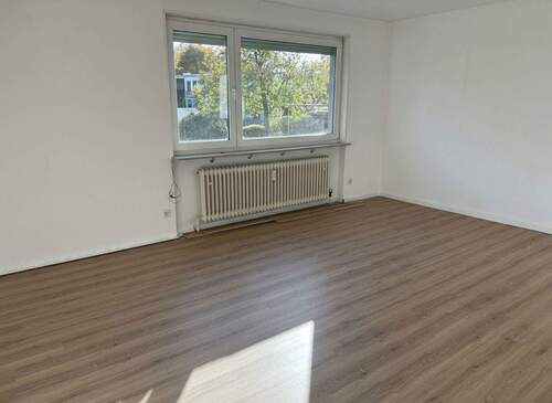 Wohnzimmer Südaussicht - 3 Zimmer Etagenwohnung in Bietigheim-Bissingen