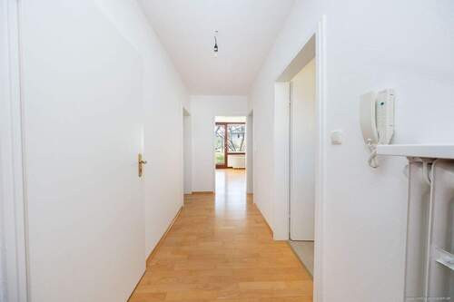 Blick in die Wohnung - 3 Zimmer Etagenwohnung zum Kaufen in München