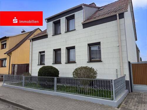 Haus Straßenansicht - Familien aufgepasst - Einfamilienhaus in ruhiger Lage und tollem Garten -