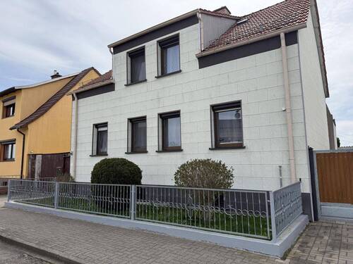 Haus Straßenansicht - 5 Zimmer Einfamilienhaus zum Kaufen in Georgenthal