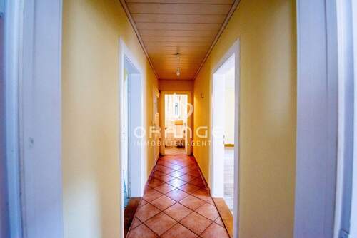 EG-Flur - 4 Zimmer Mehrfamilienhaus, Wohnhaus in Merkendorf