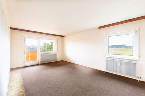 Wohnzimmer - 3 Zimmer Etagenwohnung in Sachsenheim