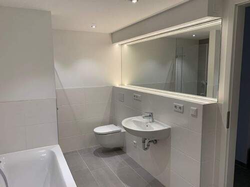 Bad - 4 Zimmer Etagenwohnung zur Miete in Fürth