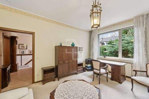 Schlafzimmer mit großem Fenster - 