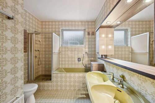 Tageslichtbad mit Dusche & Wanne - 