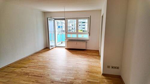 Wohnzimmer - Etagenwohnung mit 59,20 m&sup2; in Freiburg zum Kaufen