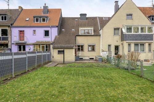 Haus hinten - 5 Zimmer Reihenmittelhaus zum Kaufen in Aachen
