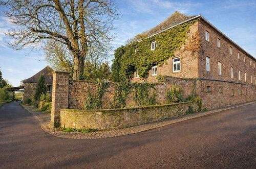 Hausansicht - EIN BESONDERES ANWESEN MIT HISTORIE