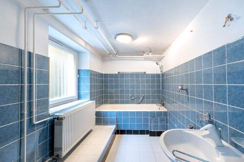 Badezimmer EG - 7 Zimmer Einfamilienhaus in Oberriexingen