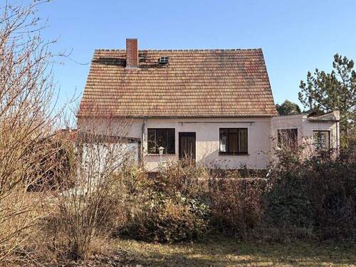 Rückansicht - Haus im Dornröschenschlaf. - 379.000,00&nbsp;EUR Kaufpreis, ca.&nbsp; 120,00&nbsp;m&sup2;&nbsp;Wohnfl&auml;che