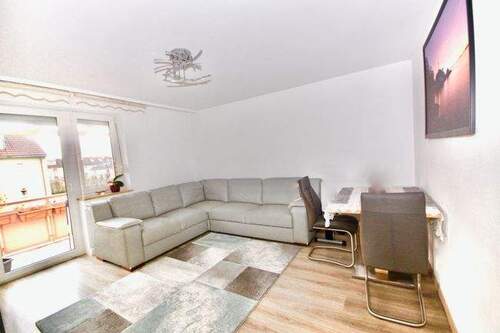 Wohnzimmer - 2 Zimmer Etagenwohnung zum Kaufen in München