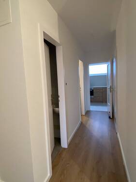 Flur_4 - Etagenwohnung mit 88,80 m&sup2; in Reinbek zur Miete