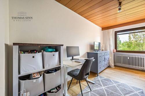 Kinderzimmer / Home-Office - 