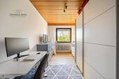 Kinderzimmer / Home-Office - 
