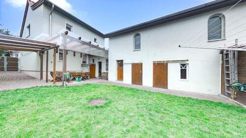 Grundstück und Nebengebäude - Freistehendes Einfamilienhaus mit Charme, Komfort und vielseitigen Nutzungsmöglichkeiten