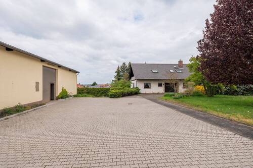 Halle, Hof, Wohngebäude - 