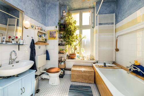 Badezimmer - 4 Zimmer Etagenwohnung zum Kaufen in Berlin