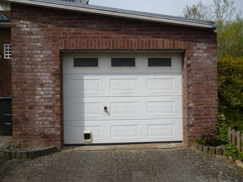 Garage mit elektr. Rolltor - 