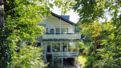 Außenansicht-1 - Blick ins Grüne! - 599.000,00 EUR Kaufpreis, ca.  159,00 m² Wohnfläche