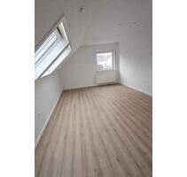 Renovierte Dachgeschosswohnung mit Moselblick, Gartenanteil & viel Nutzfläche - ab 01.04. frei - Detzem