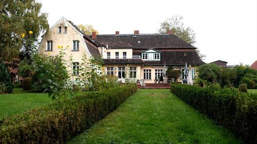 Ansicht vom Garten - Einfamilienhaus mit 889,00 m&sup2; in Zapel zum Kaufen