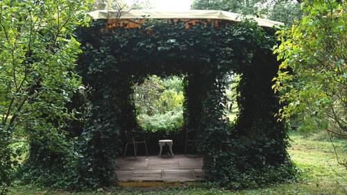 idyllischer Gartenpavillion - 