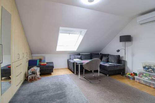 Schlafzimmer III, 2.OG - 