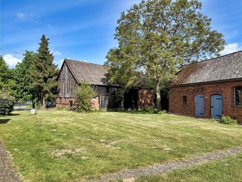 Scheune und Stall - 