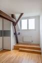 Schlafzimmer mit geräumigen Einbauschränken - 