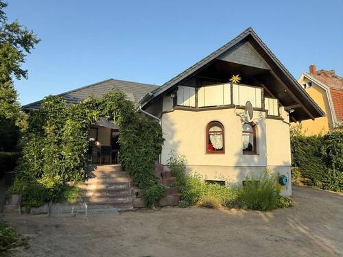 Bild 1 - Großes Einfamilienhaus in attraktiver und ruhigen Lage in Weinböhla