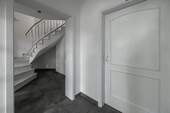 EG Flur mit Treppenaufgang in das Dachgeschoss - 