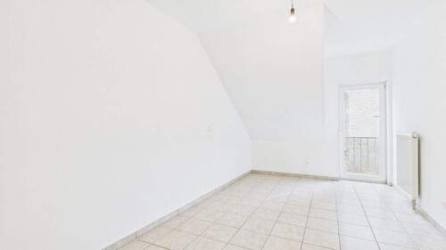 CAM04238G0-PR0052-STILL012 - 