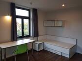Blick zum Bett - 1 Zimmer Etagenwohnung in Erlangen