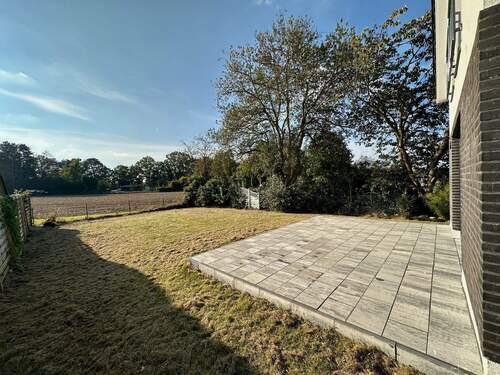 Terrasse und Garten - Westen - 4 Zimmer Doppelhaushälfte in Schenefeld