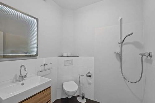 Gästetoilette mit Dusche - 